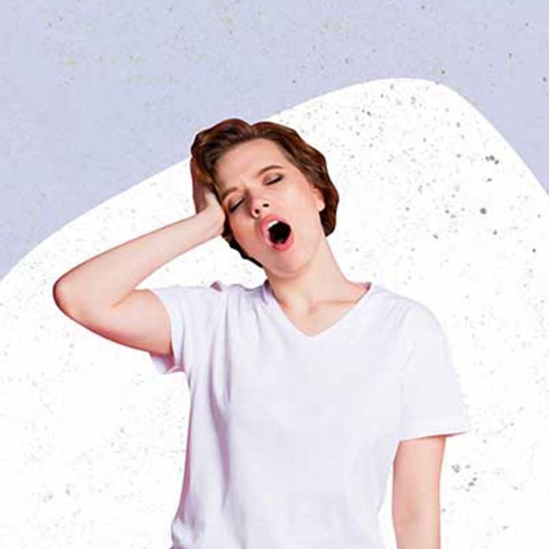 Müde Frau – Eisen- und Vitamin-D-Test in der Apotheke Graz gegen Erschöpfung